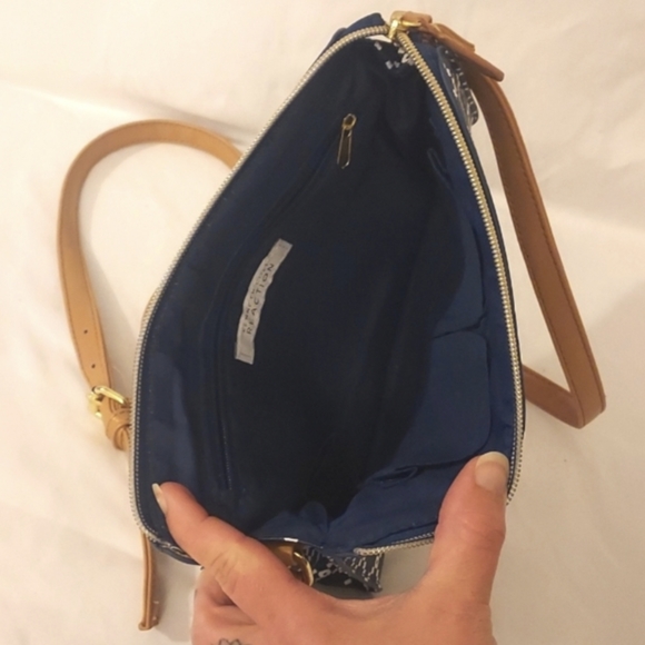 ❤️Like New! Kenneth Cole Reaction Crossbody Bag - Picture 10 of 14